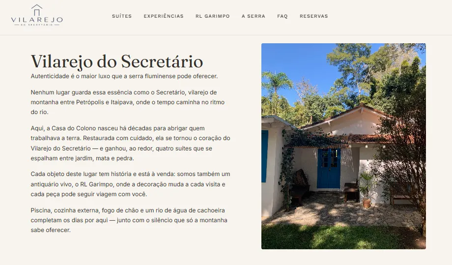Seção de apresentação do Vilarejo do Secretário, com o texto ao lado da foto da casa.